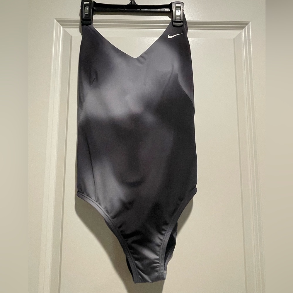 NWT Women’s Nike One Piece Swimsuit